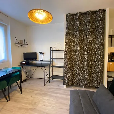 Apartament Studio Face Au Centre Commercial