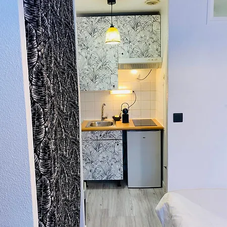 Studio Face Au Centre Commercial Apartament Caen
